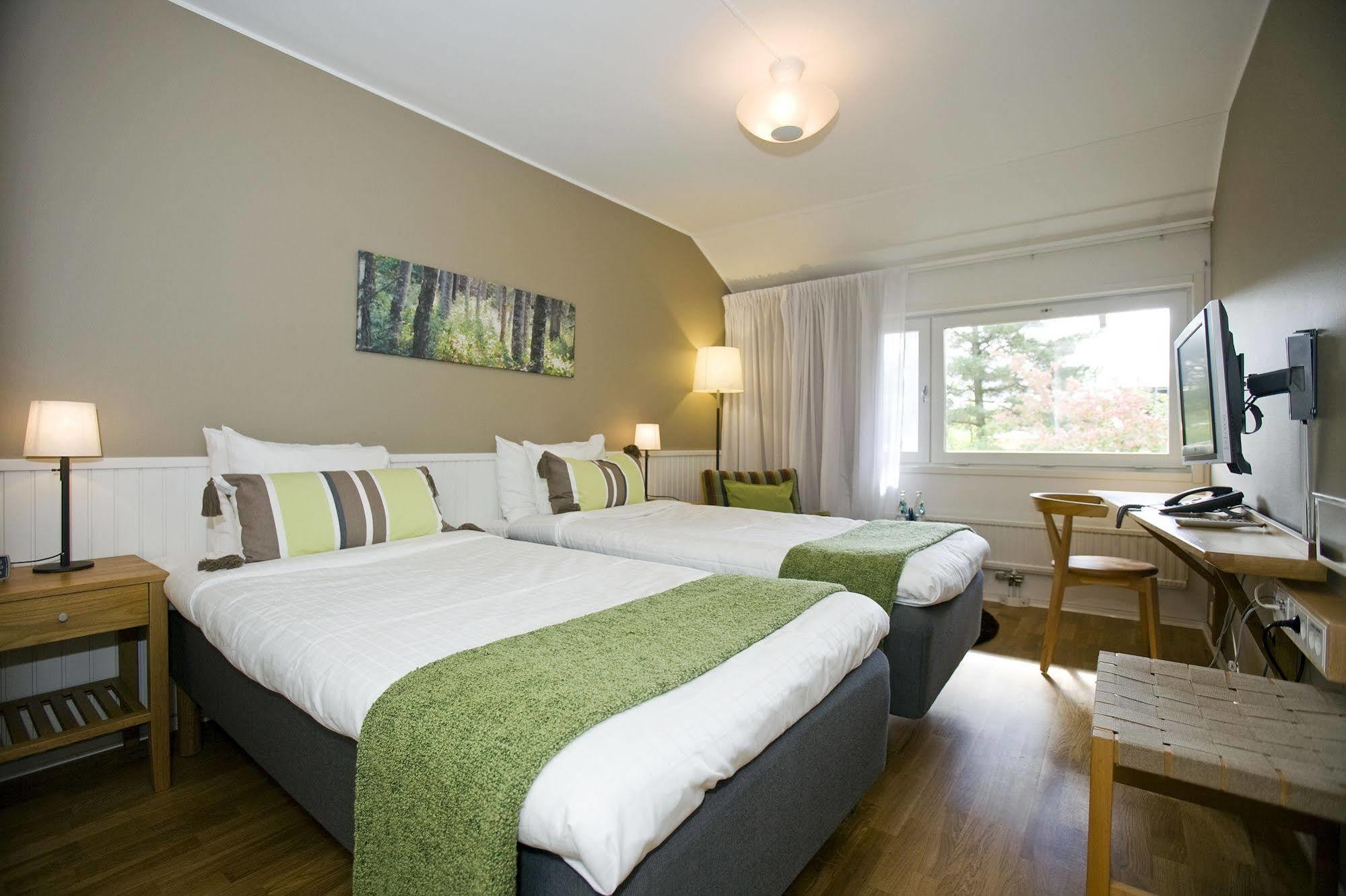 Djuroenaeset Hotell & Konferens Djurhamn Zewnętrze zdjęcie