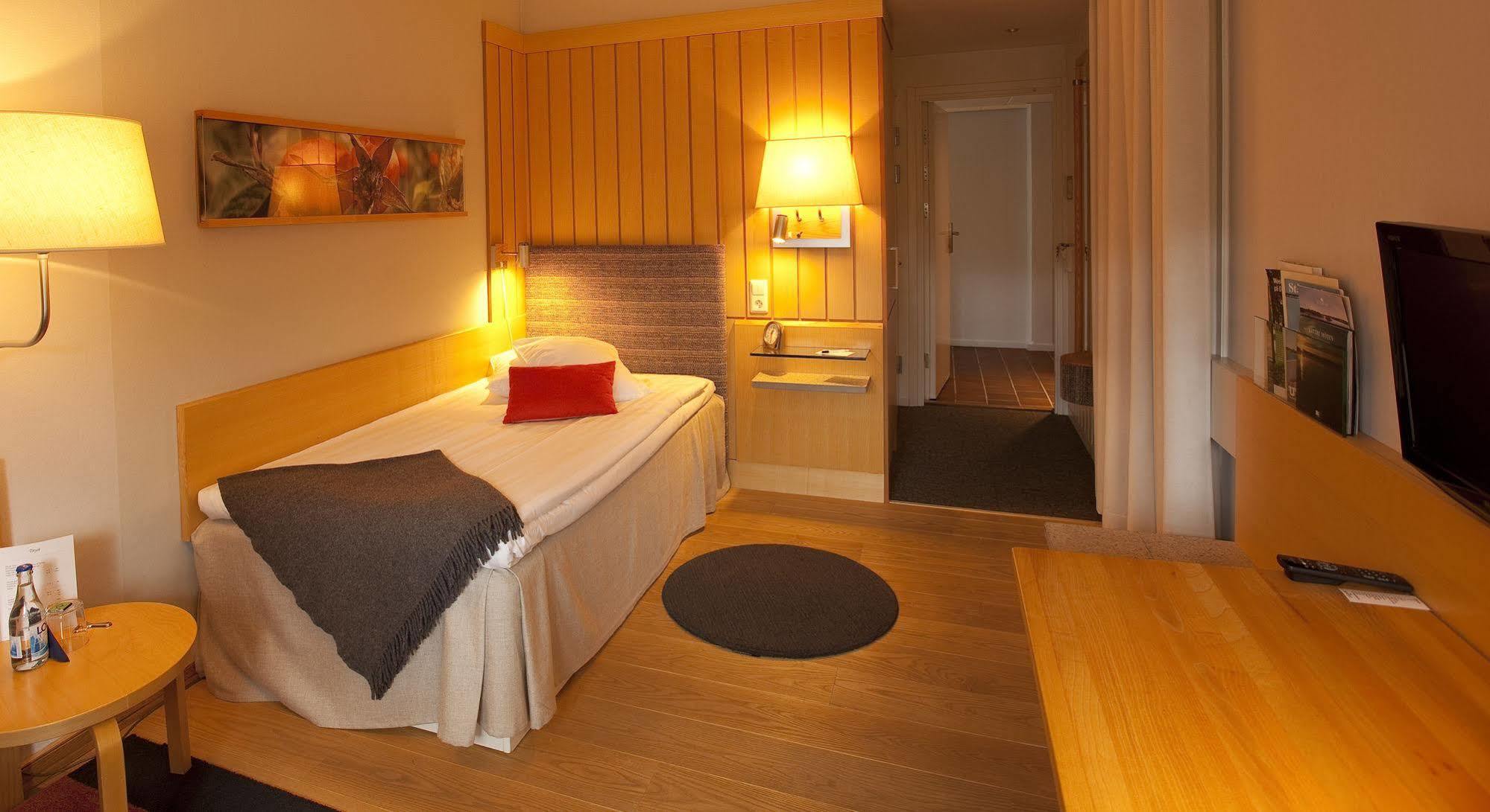 Djuroenaeset Hotell & Konferens Djurhamn Zewnętrze zdjęcie