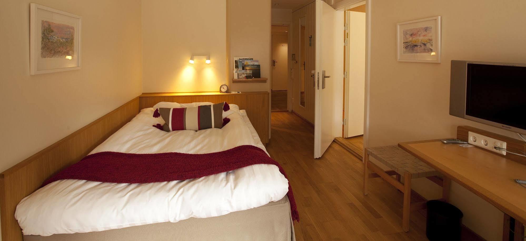 Djuroenaeset Hotell & Konferens Djurhamn Zewnętrze zdjęcie