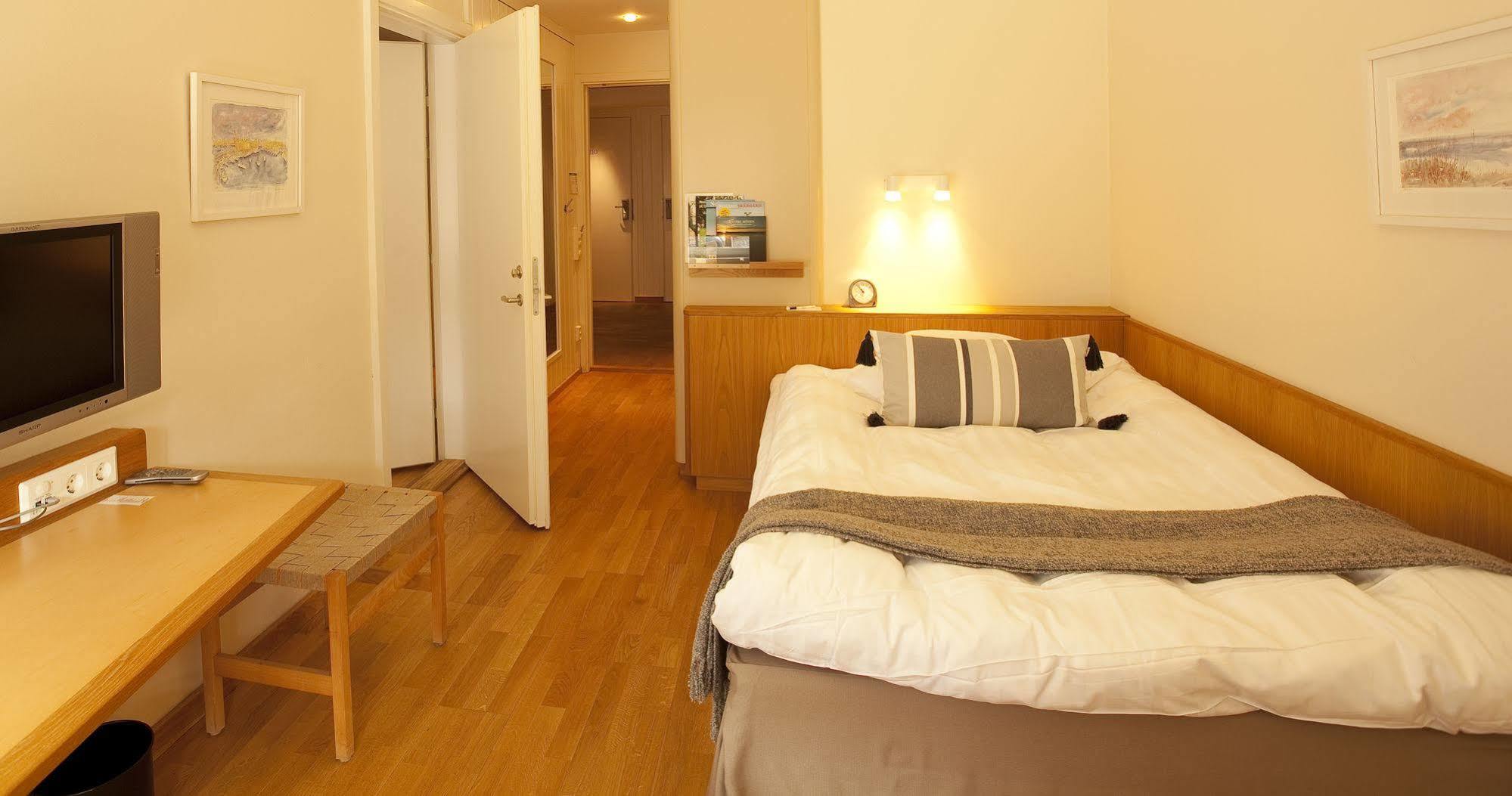 Djuroenaeset Hotell & Konferens Djurhamn Zewnętrze zdjęcie